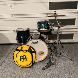 Complete drum set with cymbals