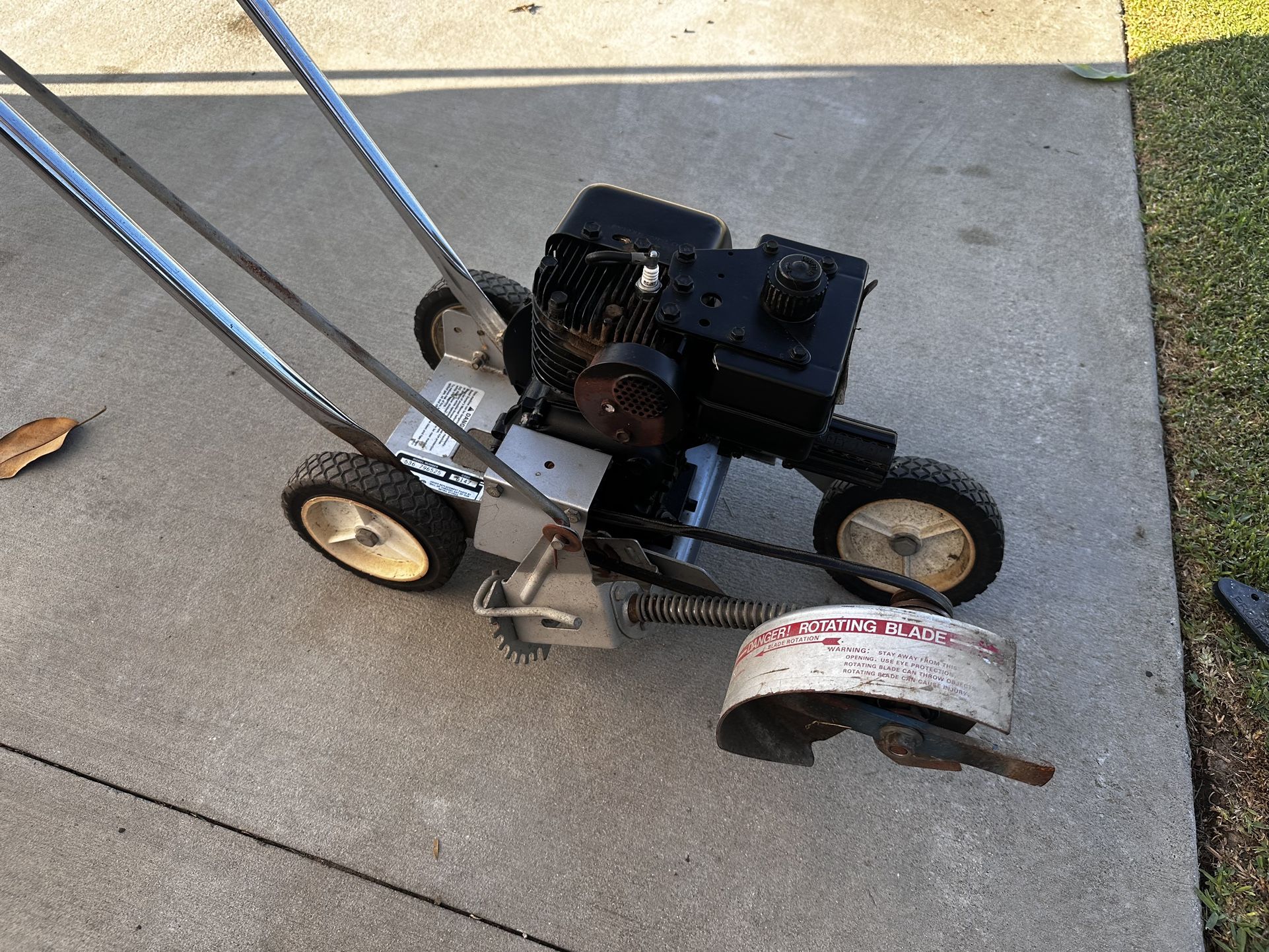 Craftsman Lawn Edger With 3hp Gas Motor Runs Goid