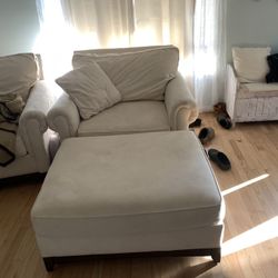 Couch And Two Large Lounge Chairs With Ottoman 