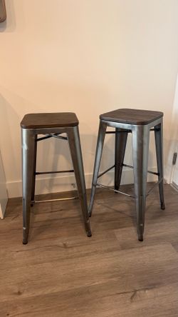 2 Bar Stools