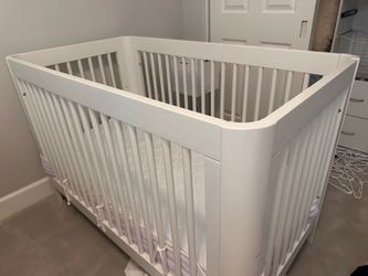 Free crib with newton breathable mattress.  Great condition, barely used.