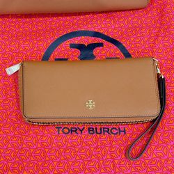 (NEW, NEVER USED)  NWT Tory Burch Emerson Leather Wristlet Zip Continental Wallet
