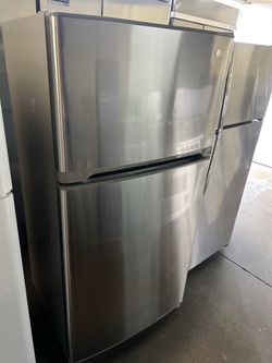TOP FREEZER LG 33”WIDE REFRIGERATOR STAINLESS STEEL