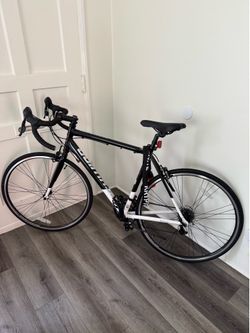 Schwinn Phocus 1400 Road Bike — Black & White — 53cm Frame
