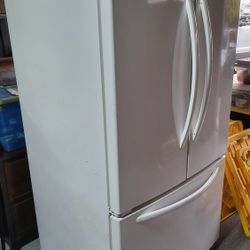24.8 Cu Refrigerator 