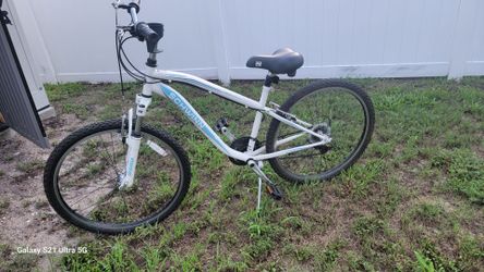 Schwinn S2 Suntour Sidewinder Cruiser / Bicycle