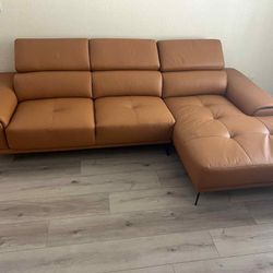 New Luxury Leather Sectional Couch / Free Delivery  