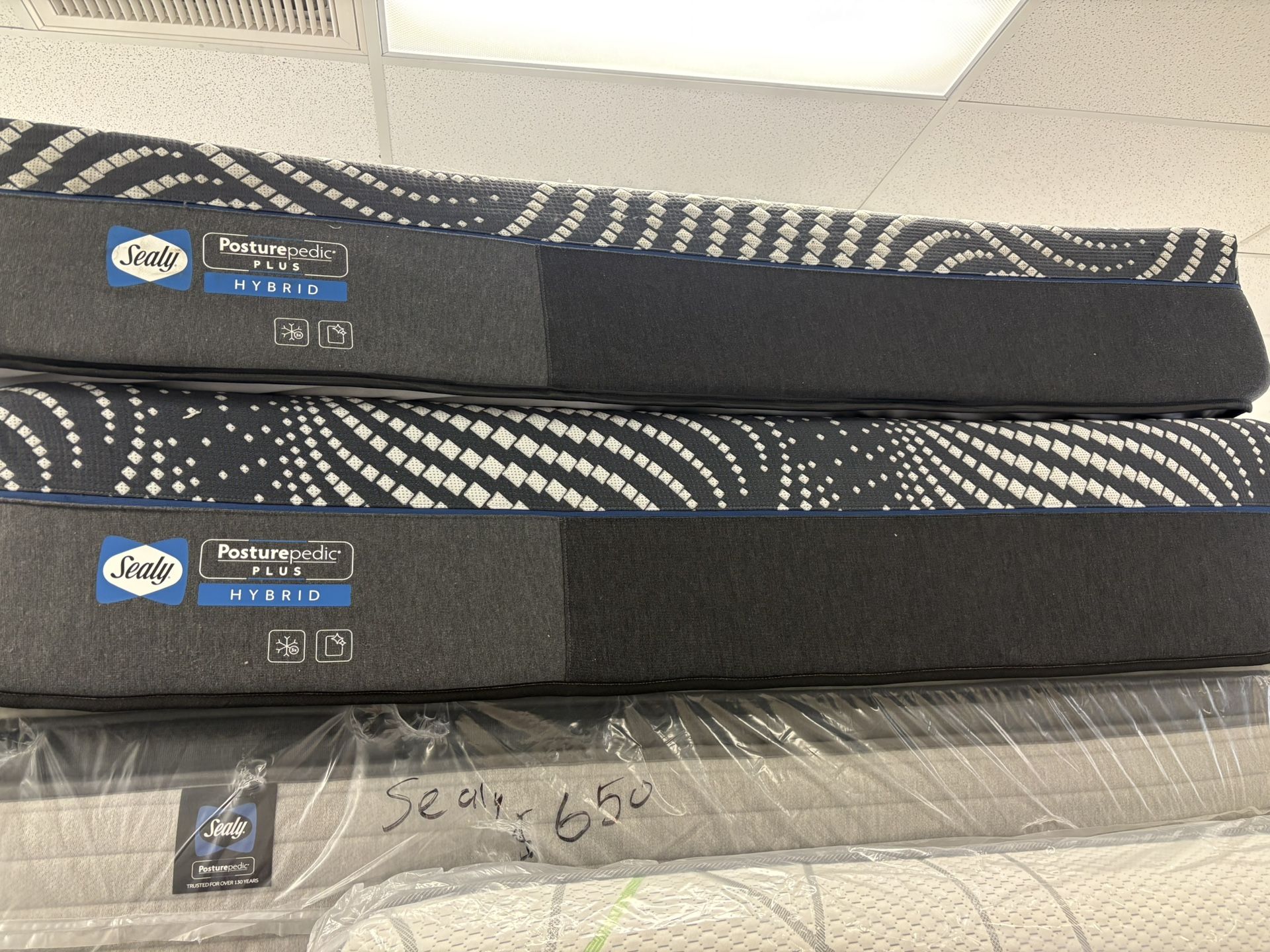 KING SEALY HYBRID COOLING GEL HYBRID MATTRESS $800 Free Delivery!!