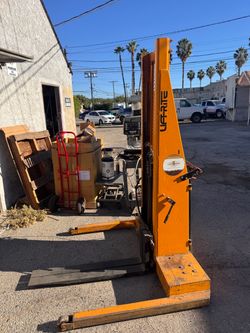 Lift rite pallet stacker