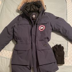 Canada Goose Expedition  Parka Size XL Navy Blue w/North Face Gloves