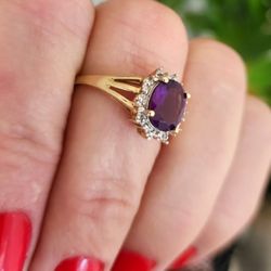 Gold Ring With Diamonds And Amethyst 