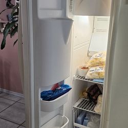 MAYTAG REFRIGERATOR 