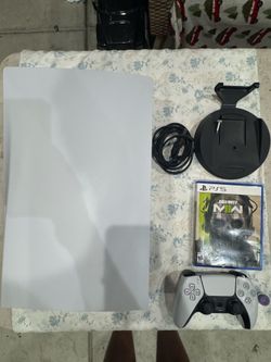 PS5 Disc Edition Bundle – Controller, Stand & Call of Duty MWII – Great Condition