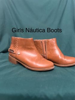 Náutica Girls tan boots.. Size 13