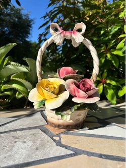 Nuova Capodimonte Porcelain Flower Basket (Made In Italy)