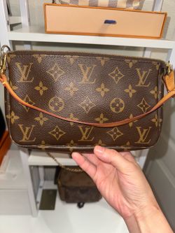 Louis Vuitton pochette accessories