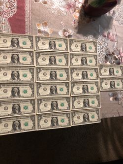 20 billetes de a dólar con la serie continua