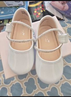 Toddler dressing shoes