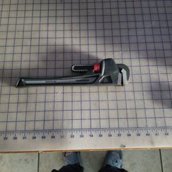 Husky

14 in. Heavy Duty Cast Iron Pipe Wrench with 1-1/2 in. Jaw Capacity

