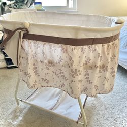 Delta bassinet with Music, Night Light And Gentle Rocking