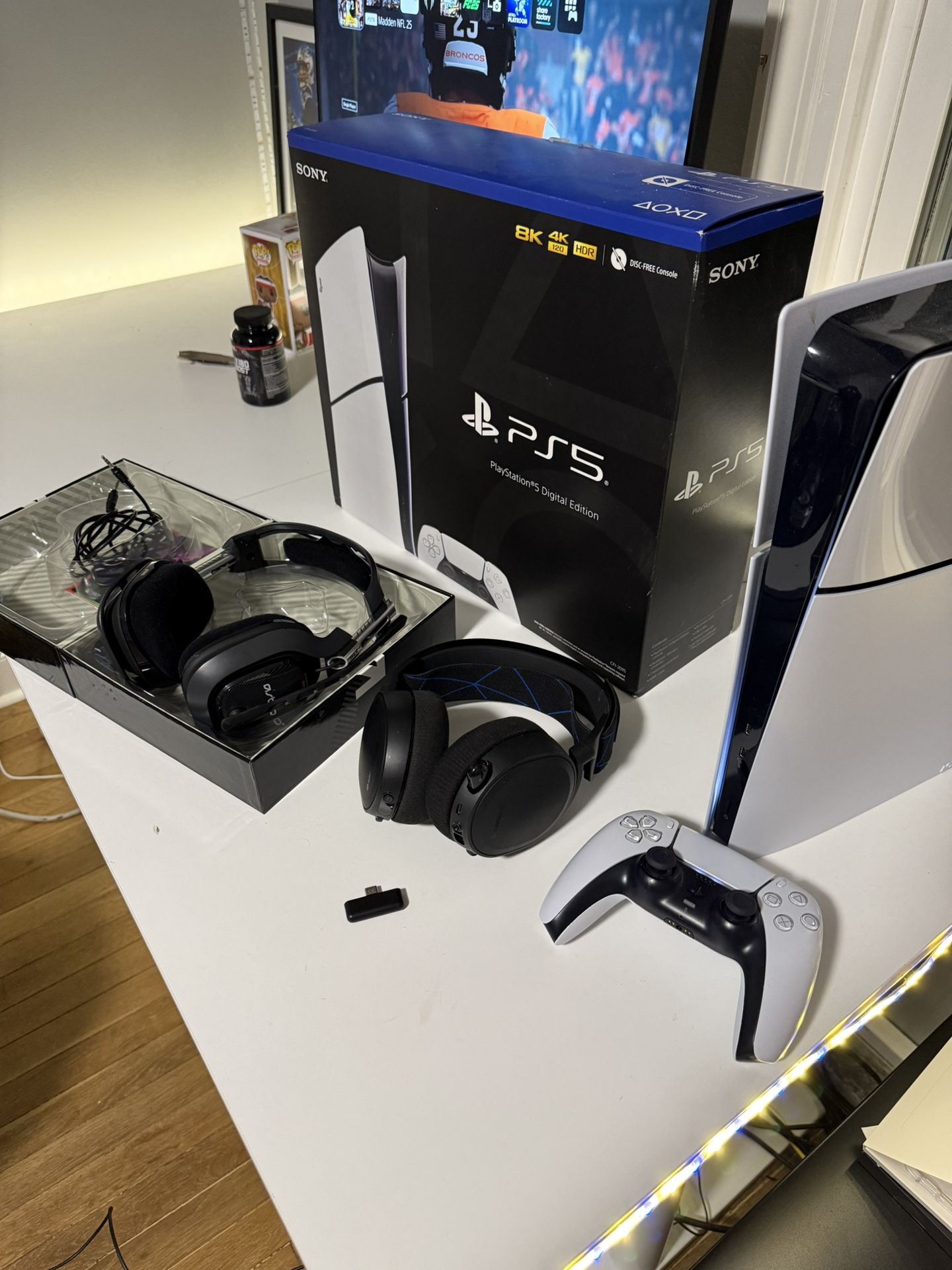 PlayStation 5 W Controller, 2 Like New Headsets, Ps5 Camera
