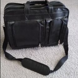 Beautiful Solo Leather Laptop Bag ( Excellent Condition ) 