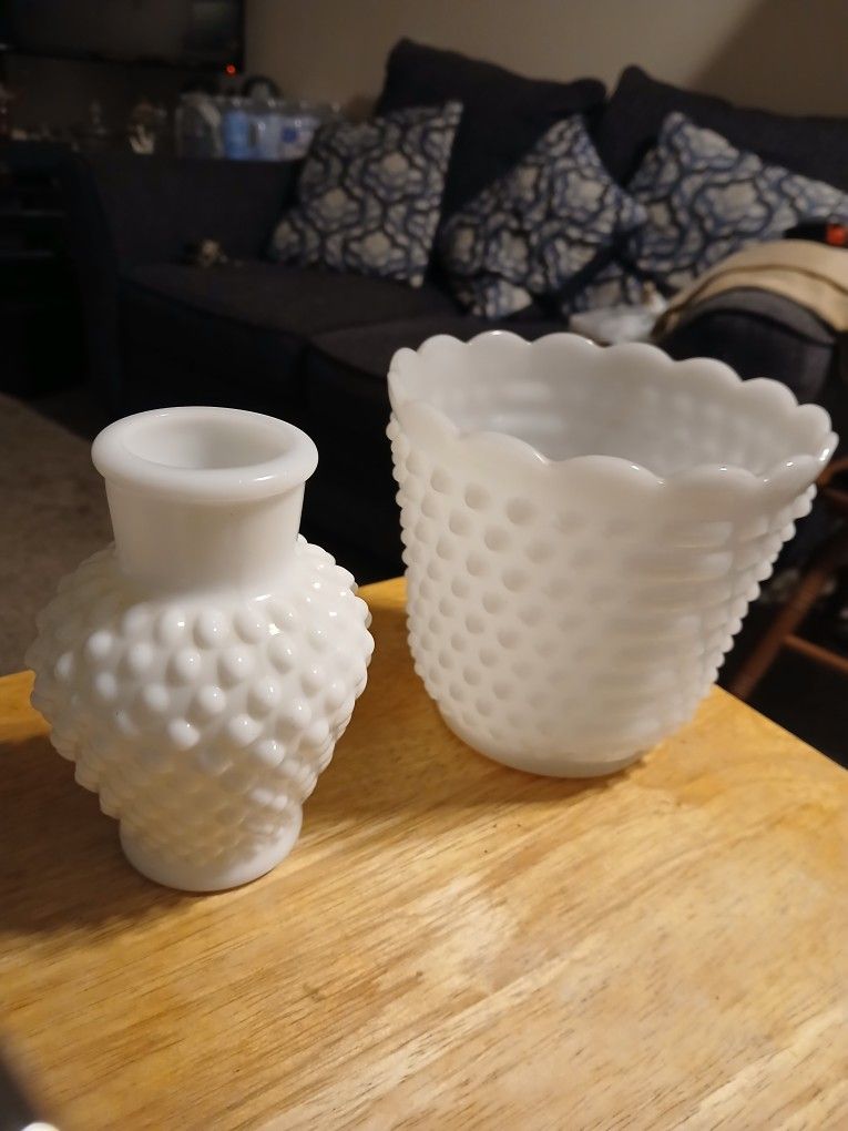 Vintage Oven Fire Kingware Hobnail/dash Milk glass  4 In Tall 16 Round 