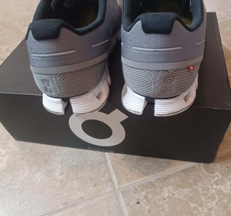 Like NEW On Cloud Men's Running Shoes Zinc/White Sz.10 (11½Wo) for Sale