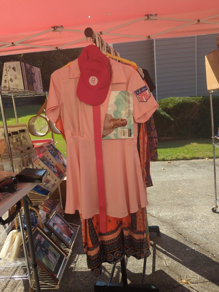 Halloween Costume From A League Of Their Own... This Is The Bradford Peaches Baseball Costume Juniors Large Extra Large