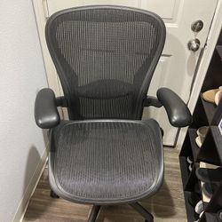 Herman Miller Aeron Office Chair ( SIZE C ) FULLY ADJUSTABLE !!