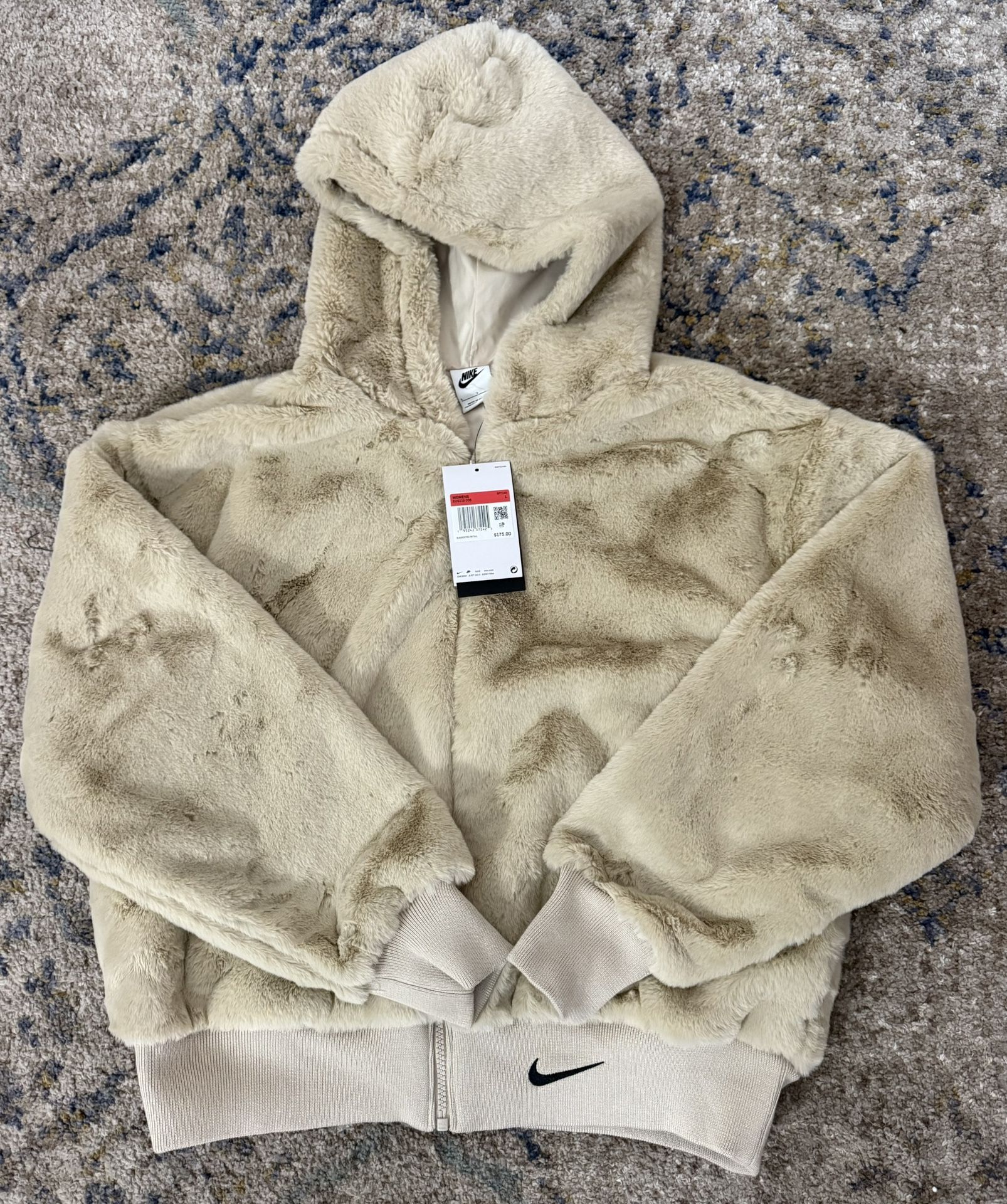 Nike Women’s Jacket Size Large