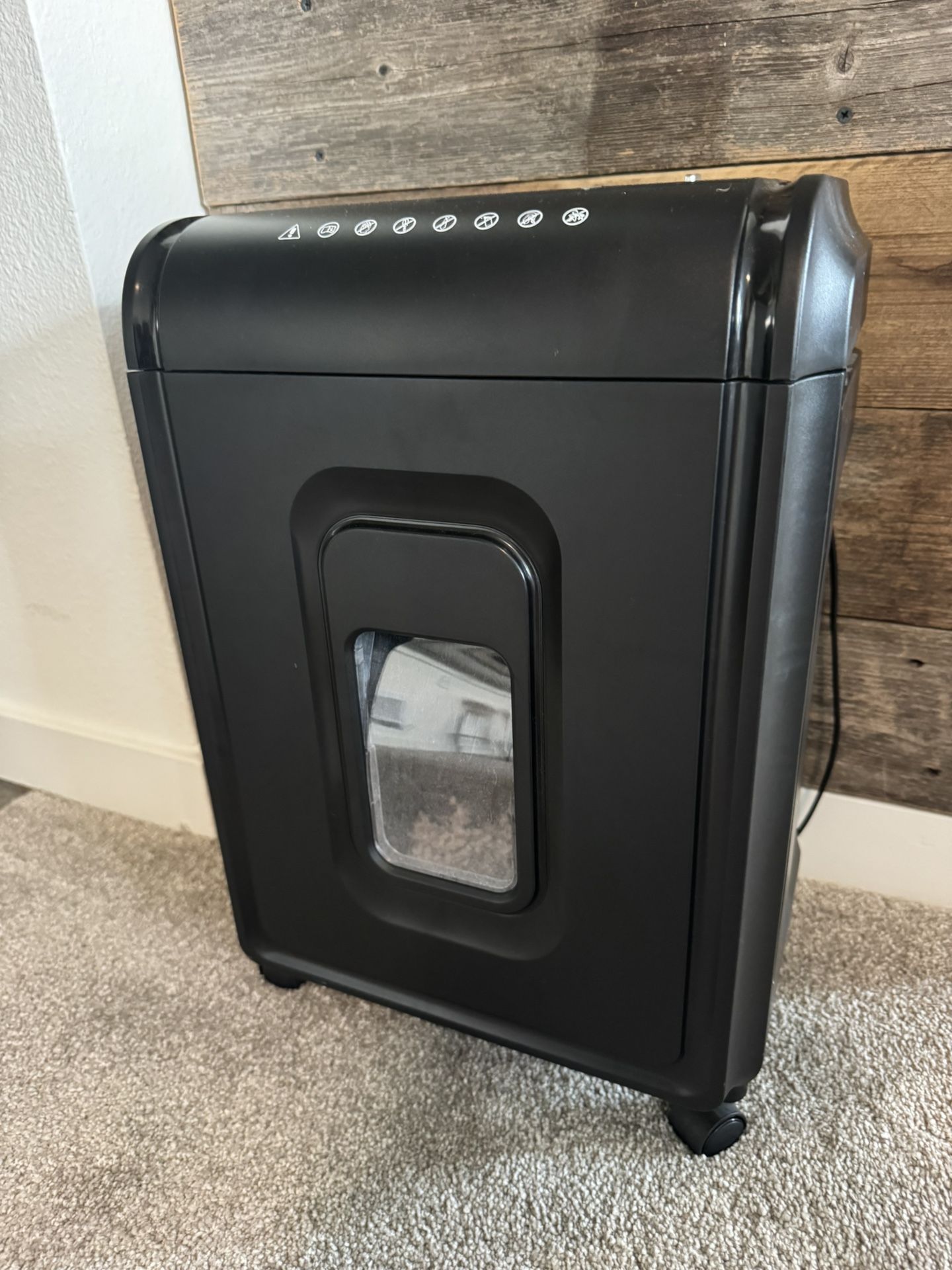 Amazon Basics Paper Shredder