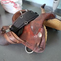 Horse saddle & accessories