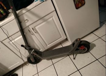 Electric Scooter (No Charger!)