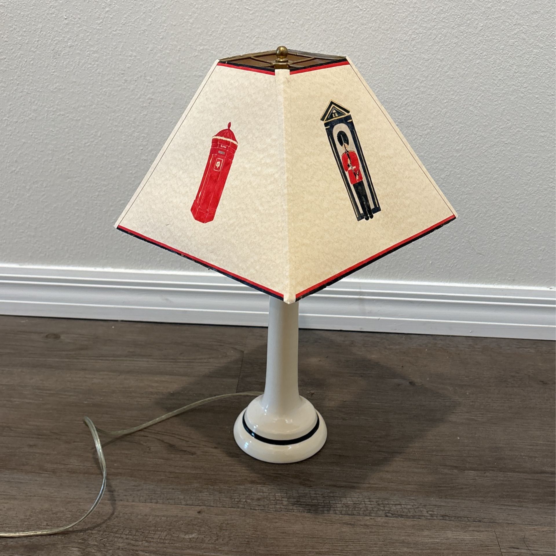 Lamp with Pictures from London 