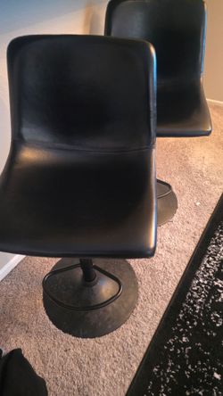 Recliner and 2 barstools