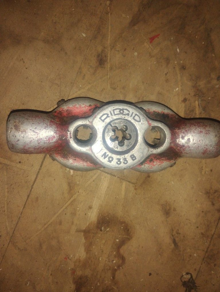 Ridgid No 33B3 Way Bolt Threader.Manual Tool used To Cut Threads of Bolts Typically 3/8", 1/2" And 5/8" Bolts