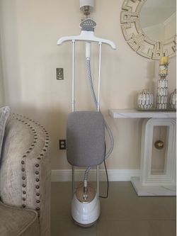 Clothes steamer