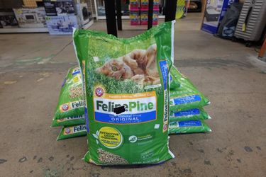 20 lb Feline Pine Original Multi-Cat Cat Litter