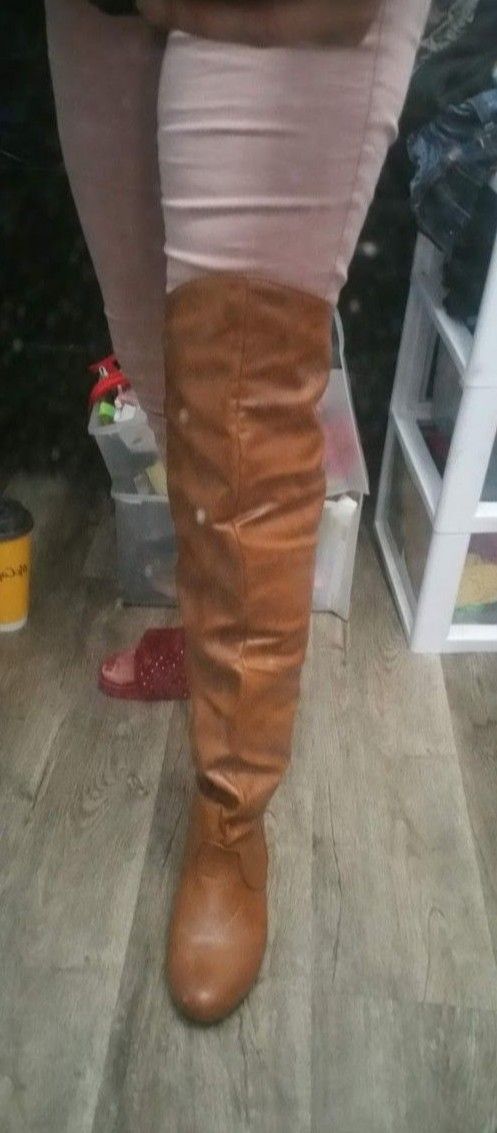 Hi Thigh Boots 7.5/ Botas 7.5 Altas