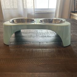 Elevated Bowl Holder