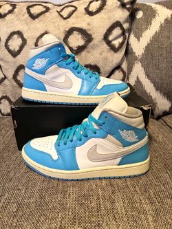 Nike Air Jordan Retro 1 Mid Nuetral Grey/Powder Blue size 8.5