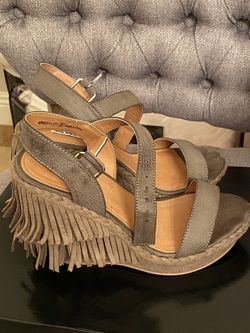 Super cute wedges with fringe