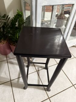 🤍Dark Wood Side Table, Corner Table Or Plant Stand $10🩷