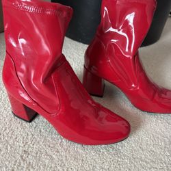 Women’s Red Shiny Gogo Boots Short Size 9