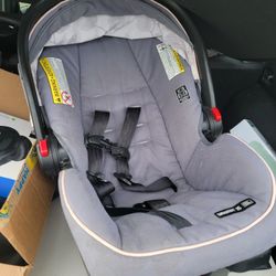 Graco Infant Carseat + Base