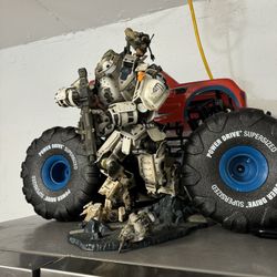 Titanfall Statue 