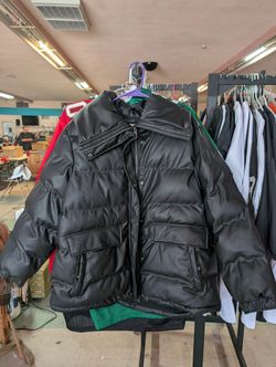 Universal Thread Black Faux Leather Puffer Jacket Size L Women