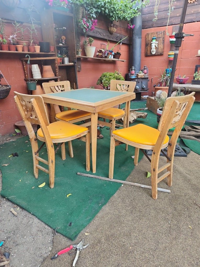Stakmore Patio Dinning Cards Table