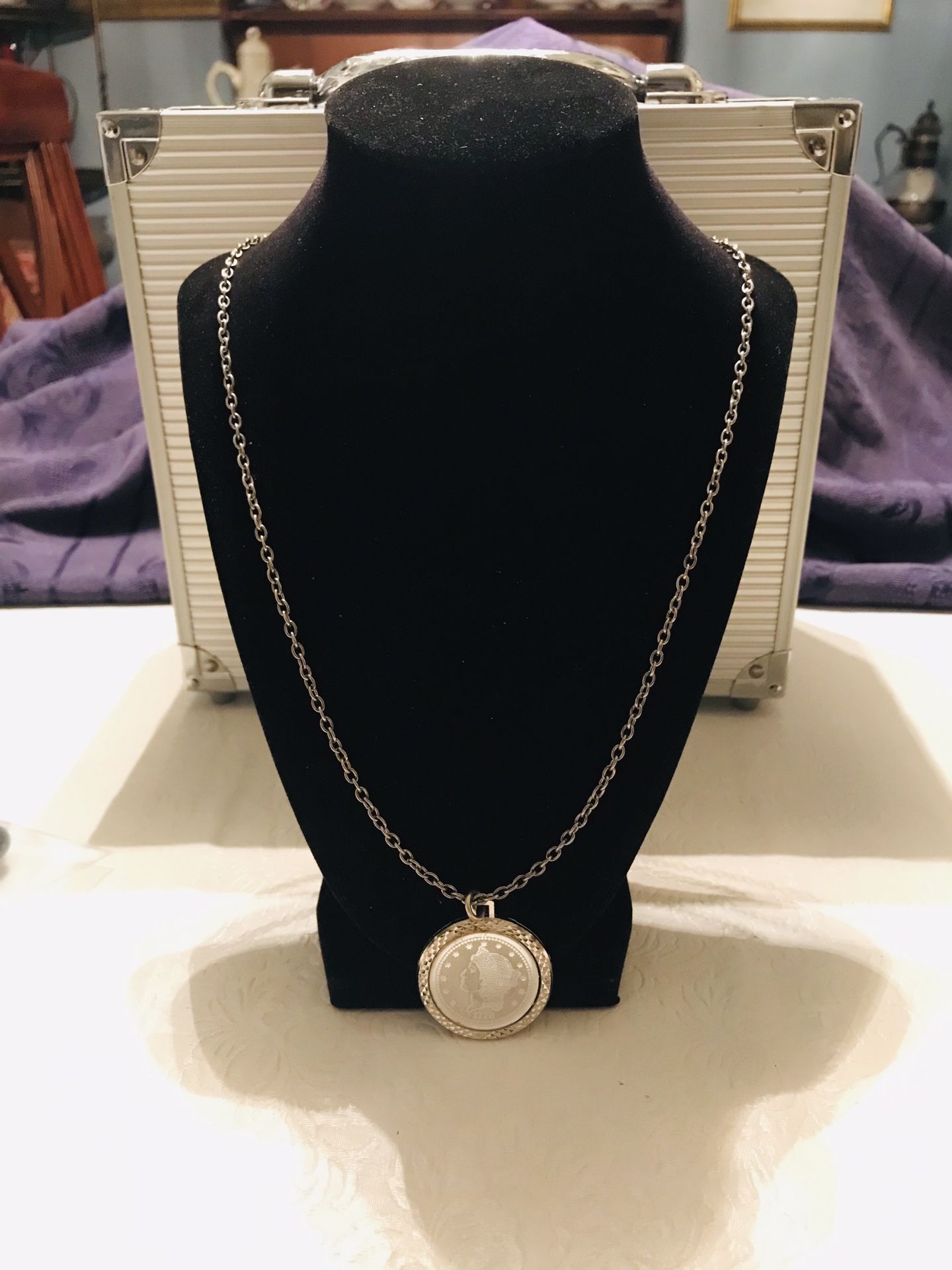 1776 Medallion Pendant Necklace Silver Tone